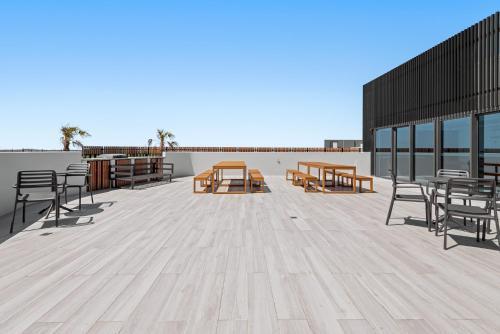 Skyview1-Bed, Infinity Pool, Cinema, Gym & BBQ - Tap to explore photos