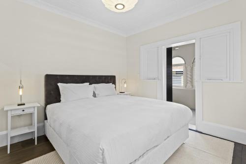 Comfy 2-bed Apartment With A/C Throughout - Tap to explore photos
