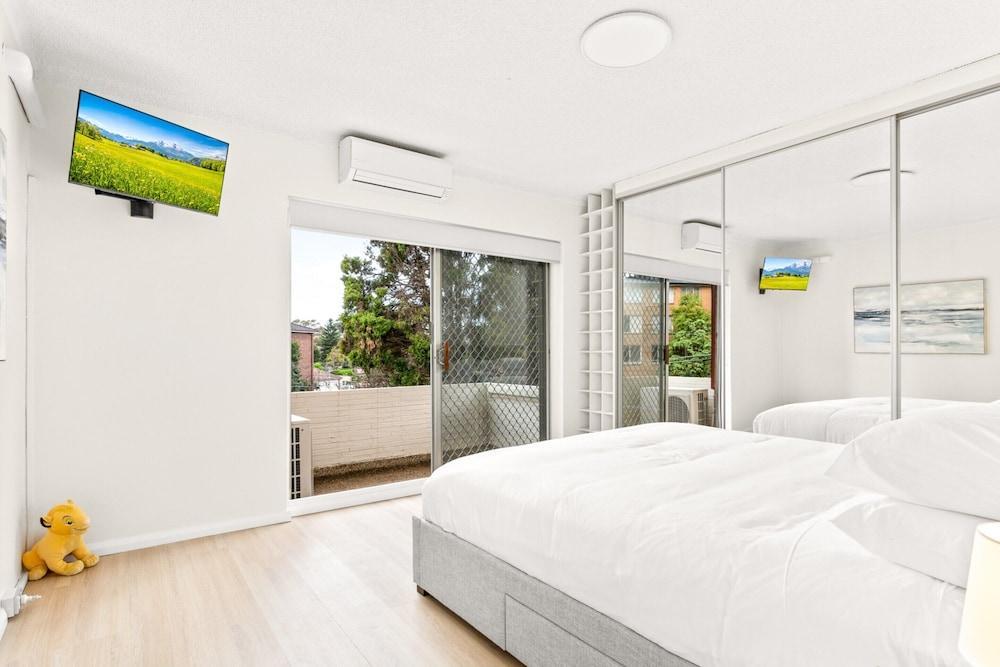 Bright and Convenient Apartment, Close to Shops - Tap to explore photos