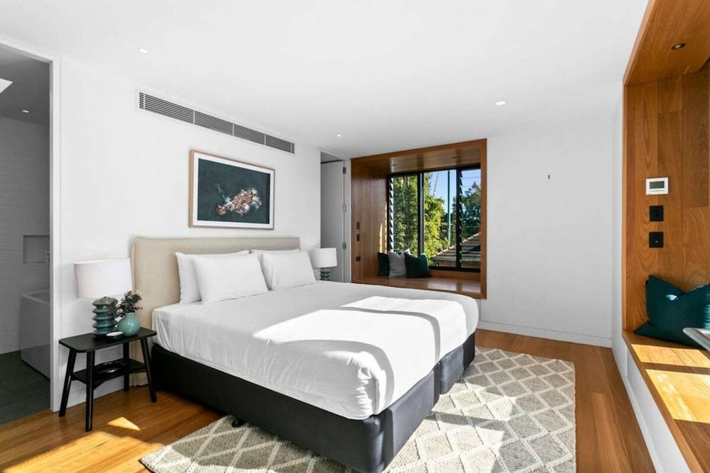 Impeccable 3-bed Home Near the Beach - Tap to explore photos