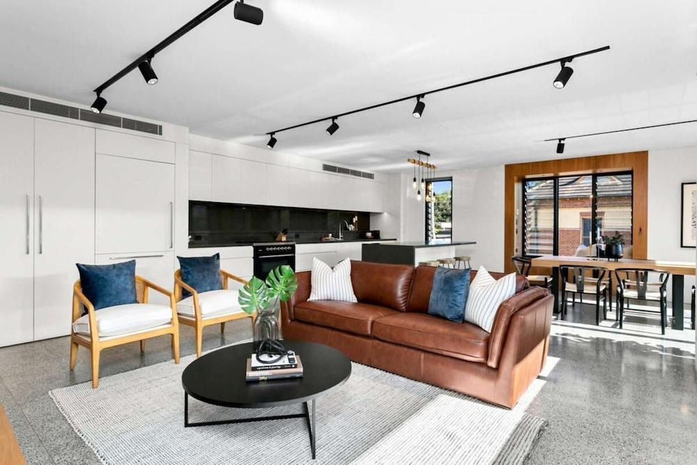 Impeccable 3-bed Home Near the Beach - Tap to explore photos