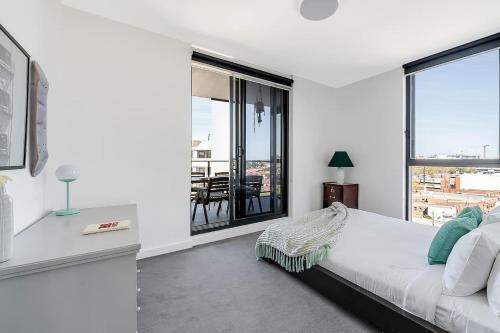 Bright Rockdale Escape near Bayside Beaches