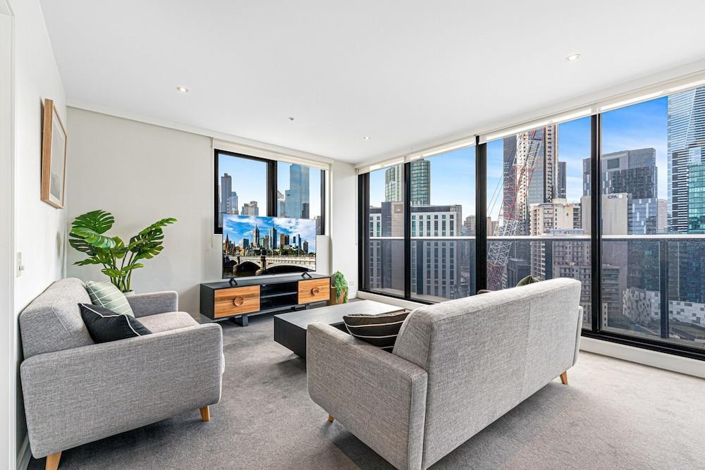 Pristine 2-bed Unit With Beautiful City Landscape