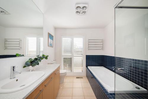 Rockleigh Bay - Gas Heated Spa and Solar Heated Pool - Tap to explore photos