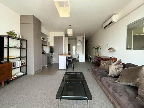 Explore Melbourne from this Chic 1BR in Windsor Room Type - Apartment