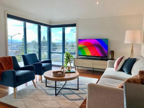 Amazing Beachfront & City Views 2 bed 2 bathroom - Tap to explore photos