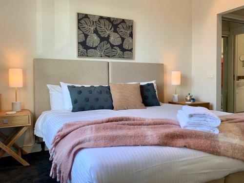 Amazing Beachfront & City Views 2 bed 2 bathroom
