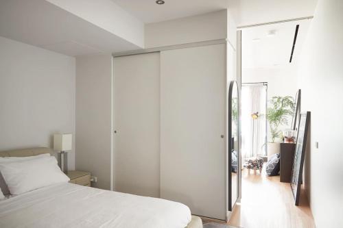Urban Artistry Loft - A Haven Above the Bustle - Tap to explore photos