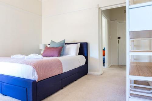 Harbourfront Art Deco Hall - Sought-after in Sydney