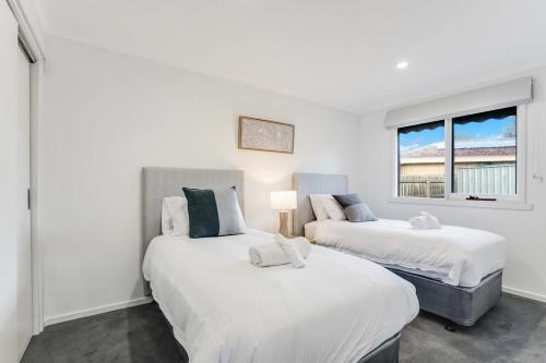 Relaxed at Rosebud-Cosy 3 bedroom beach escape* - Tap to explore photos