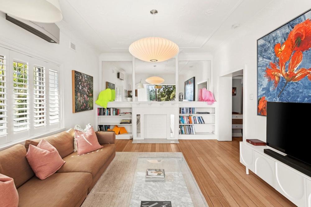 Superb 2-bed Apartment Facing Rose Bay Marina - Tap to explore photos