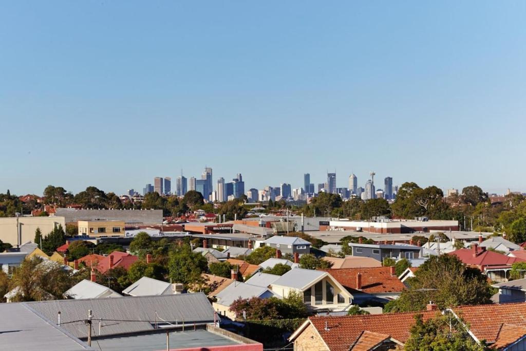 Highview on High St - A Balcony Haven in Northcote