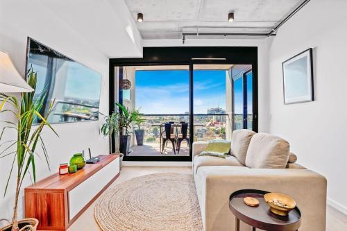 Ovation - New Footscray Apt w parking & pool Room Type - Apartment