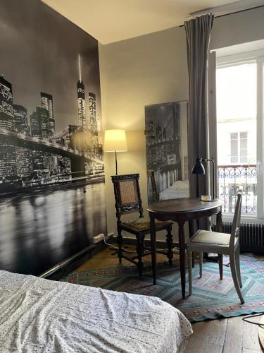 Cosy Nest in Montmartre - Tap to explore photos