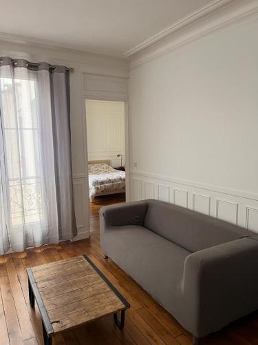 Cosy appartement paris à deux pas - Tap to explore photos