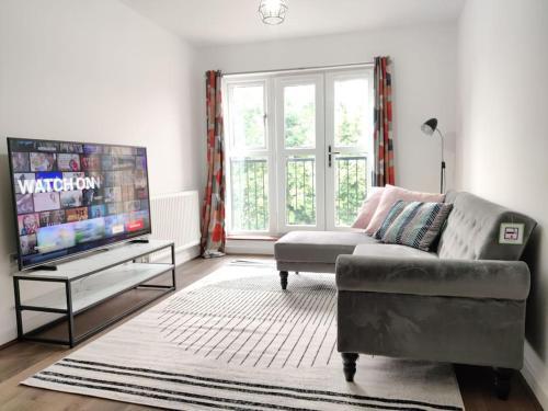 Elegant, Spacious 2bed in Crystal Palace, London - Tap to explore photos