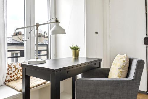 Bright top floor studio near Pere Lachaise - Tap to explore photos