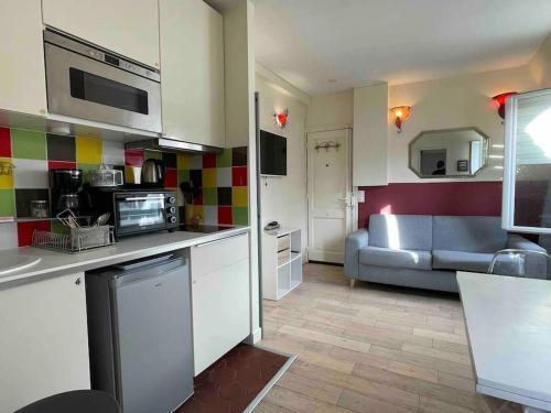 Wonderful apartment near Arc de Triomphe 2P Room Type - One-Bedroom Apartment