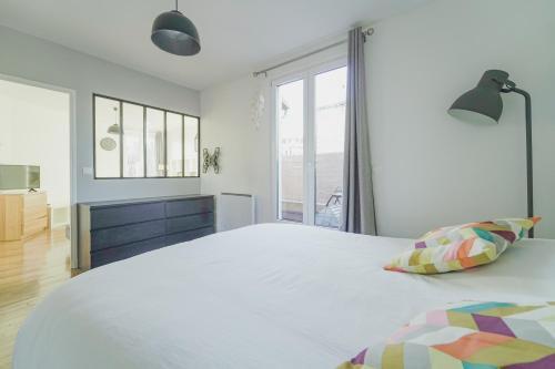 Quiet cosy and large apartment with Terrace Top location - Tap to explore photos
