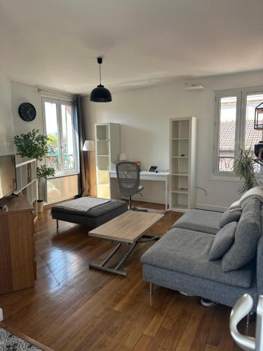 Quiet cosy and large apartment with Terrace Top location - Tap to explore photos