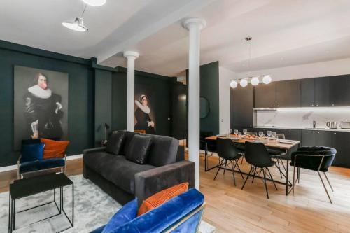 Stylish 2 bedrooms Palais Royal - Tap to explore photos