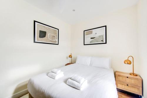 GuestReady - Sleek Serenity in Hammersmith - Tap to explore photos