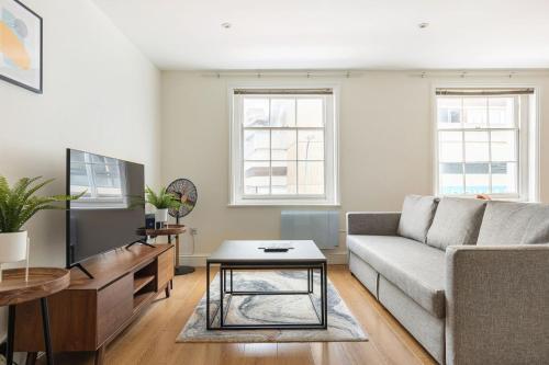 GuestReady - Sleek Serenity in Hammersmith - Tap to explore photos