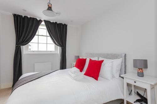 Spacious and Modern Apartment in Pimlico - Tap to explore photos