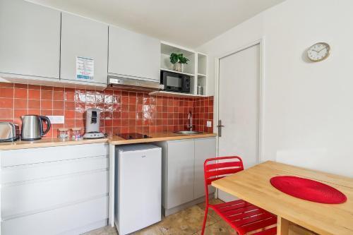 Top Appartement avec Wifi - Proche Paris & Métro - R6 - Tap to explore photos
