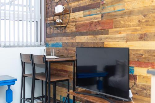 New Stylish Studio Flat near Woolwich tube - Tap to explore photos