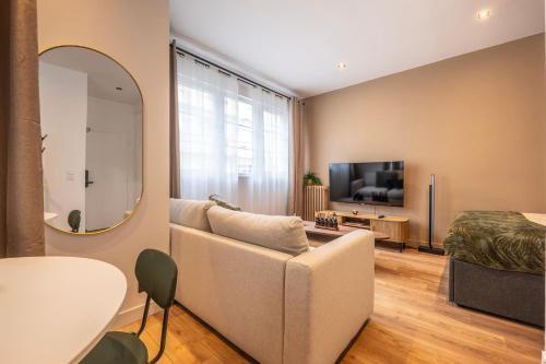 Renovated Studio walking distance to Paris - Tap to explore photos