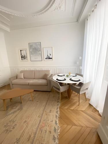 Tour Eiffel/Luxury apartment n°6 - Tap to explore photos