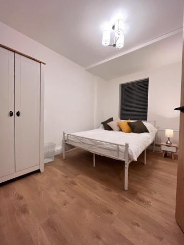 London Flat - Good Access To Central and more!