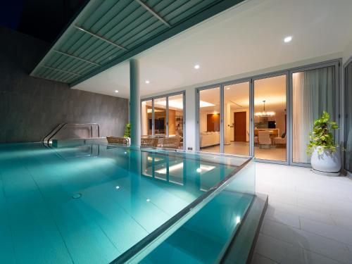 ANGSANA Beachfront Residences apartment with pool in Laguna Phuket