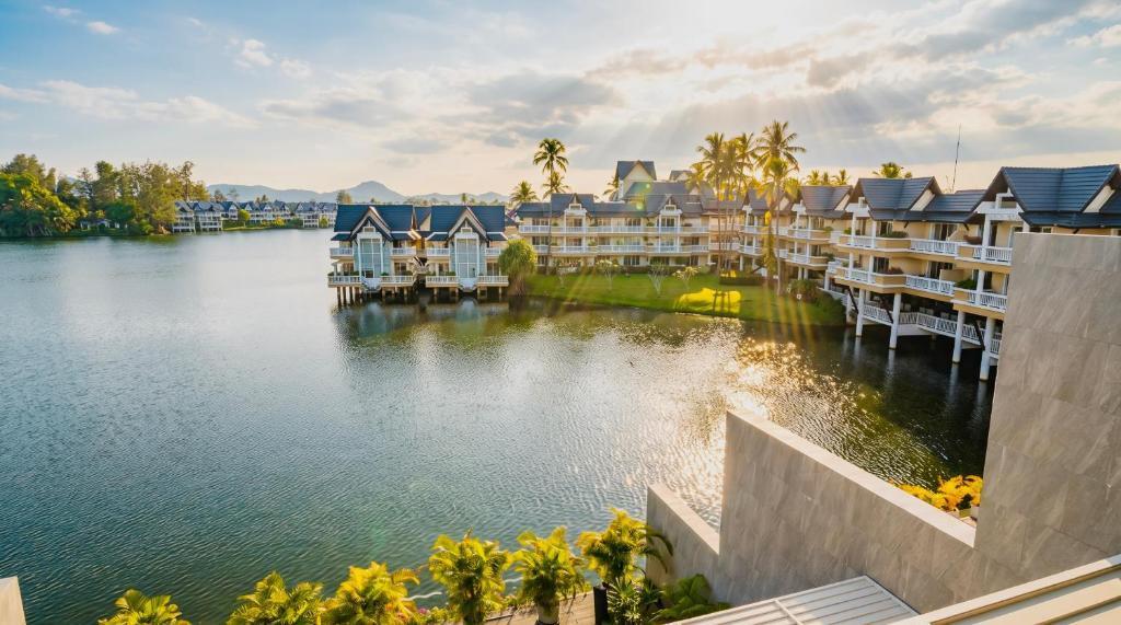 ANGSANA Beachfront Residences apartment with pool in Laguna Phuket