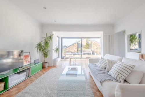 Peaceful 2 Bedroom Flat With Roof Terrace - Hackney - Tap to explore photos