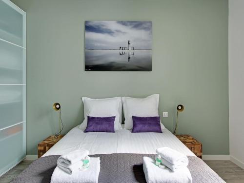 Rent a Room - Residence Bonne Nouvelle - Tap to explore photos