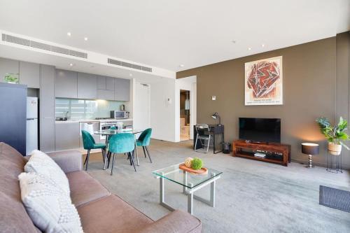 Grosvenor on Queens Luxury Melbourne CBD Apt - Tap to explore photos
