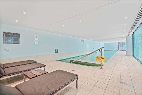 Grosvenor on Queens Luxury Melbourne CBD Apt - Tap to explore photos