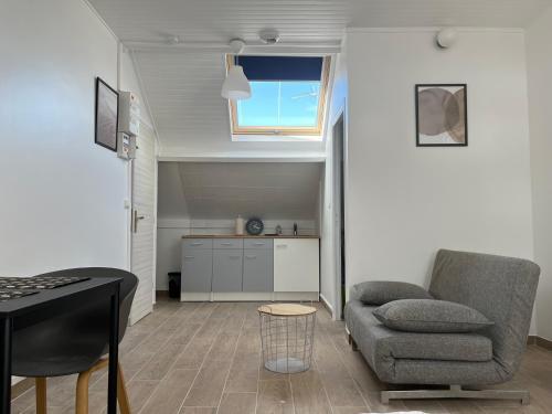 Appartements proches CDG Le Bourget dans maison francilienne typique - Tap to explore photos