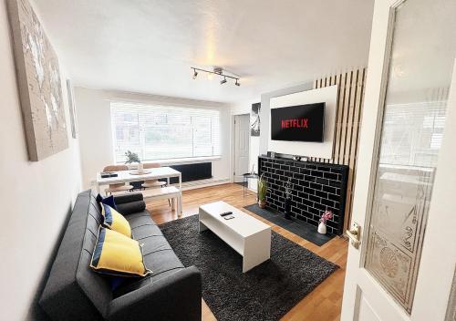 Cosy Croydon Apt Sleeps 5 - Tap to explore photos