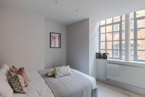 Sweet Dreams - Farringdon - by Frankie Says - Tap to explore photos