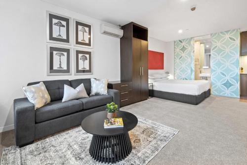 Charming 1-bed Central Studio Apartment - Tap to explore photos