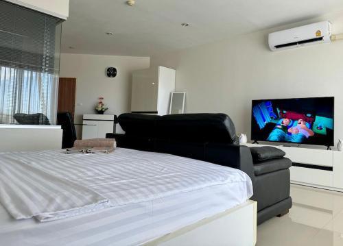 Sea View Studio at Chic Condo, Karon Beach - Tap to explore photos
