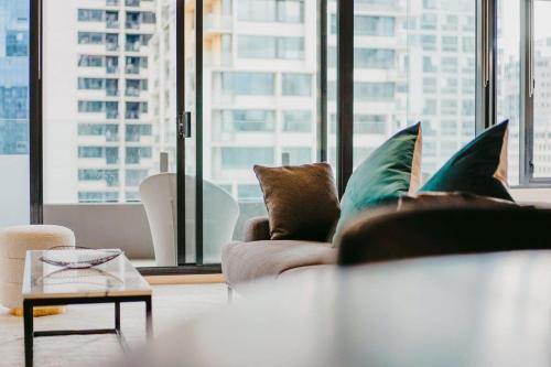 Spacious&Cozy 2 bedroom City Point Melbourne Apt - Tap to explore photos