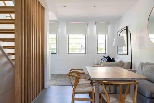 Modern Paddington Terrace - Tap to explore photos
