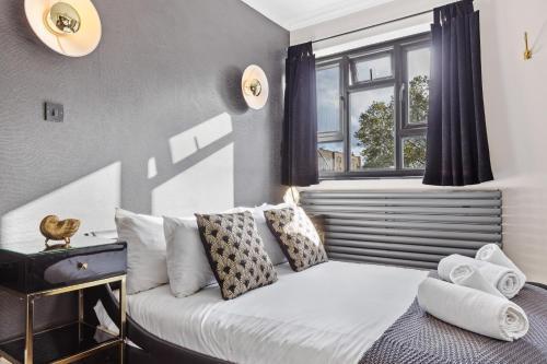 Parea Living - Brixton, Serviced Apartment, Remote Working - Tap to explore photos