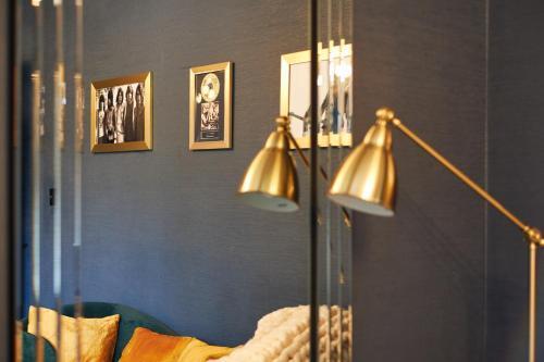 Parea Living - Brixton, Serviced Apartment, Remote Working - Tap to explore photos