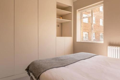 2-bed Flat Near Marylebone High Street - Sleeps 4 - Tap to explore photos