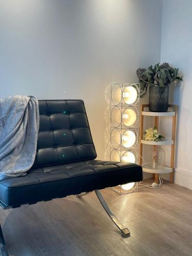 Luxury New 2 Bed/2 Bathroom Flat With Balcony - Tap to explore photos